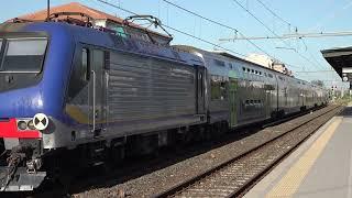 2023 - IT - Arrival of Trenitalia 464 loco with a regional train, in Pontedera