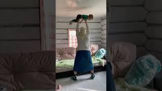 Бабушка нянчится с внуком. До слёз #granny #prank #приколы #пранк