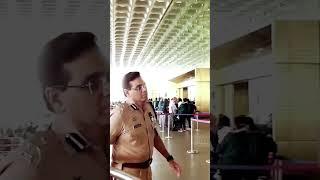 YouTube shorts viral by UPSC IPS officer Mr Manoj Kumar Sharma 12th  fail IPS officer entry airport