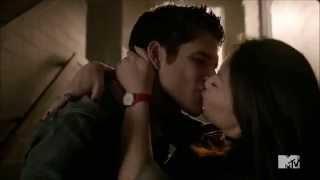 Scott and Kira kiss 4.episode