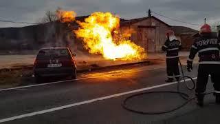 Alba24 Video: Accident Petrești. Auto a lovit o conducta de gaz