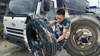 Emergency Repair: Replace Damaged Truck Rims and Tires giang repairer car