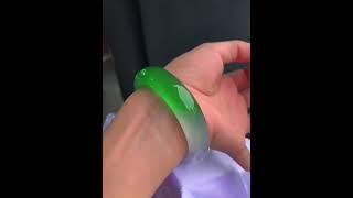 顶级翡翠手镯，美女姐姐最爱的收藏品#翡翠直播 #翡翠成品 #jade