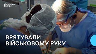 У Волинській обласній лікарні військовому зробили потрійну операцію на руці