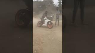 DESI RIDERS ️ BIKE STUNTS #shorts #ktm #youtubeshorts  New #status #stunt#bike_stunt