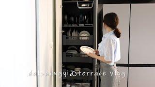 A housewife who likes to organize her kitchen / What is the secret to a always clean house?