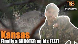 Kansas Bowhunting - SHOOTER on His FEET!