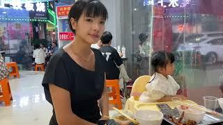 约二婚带娃女子到饭店相亲，没想到她先吃上了，刚帮她付钱她就走了