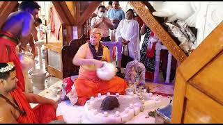 SHIV JI ABHISHEK BY PUJYA GURUJI SWAMI KAILASHANAND GIRI JI MAHARAJ