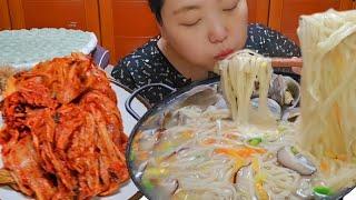 시원한 동죽칼국수에 잘익은김치먹방 Korea noodles and kimch eating show  MUKBANG