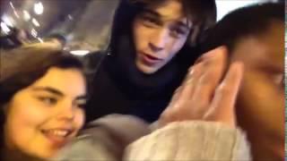 Francisco Lachowski with fans in Paris