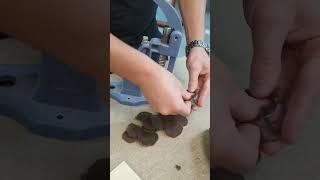 делаю пуговицы #каретнаястяжка #обивкамебели #мебель #реставратор