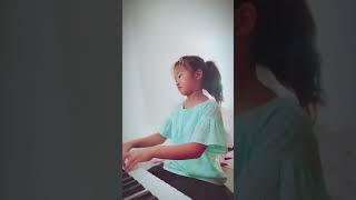 Shalynn Choi age 7 after 6 months of piano lesson Clementi Sonatina no.1 in C major Andante