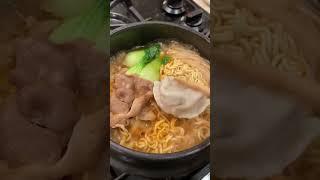 Making Ramen Hot Pot with my Earthen Pot #shorts #ramen #noodles #hotpot