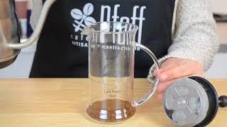 Les méthodes douces : La cafetière à piston en démonstration chez les cafés Pfaff