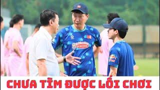 HLV Kim Sang Sik chưa tìm được lối chơi cho Đội tuyển Việt Nam