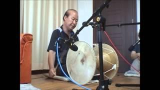 인간문화재 김용택 명인 동해안 굿 장고 Yongtaek Kim(Korean drum 'janggo'):Dong-hae's shamanic music 2012년 국악음반박물관 촬영본