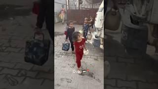 المعاناه اليوميه لاطفال غزه مستمره من اجل الحصول علي المياه #gaza #غزة