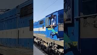 Train 19719 Ju Sog Fast Passenger with Classic Chugging sound and Honking music departing Bikaner