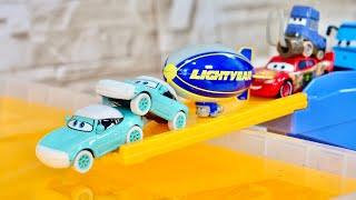 Disney pixar CarsVarious Cars miniature cars climb Tomica's hill and jump into the water.