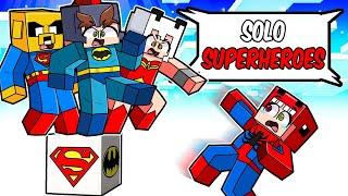 LOS COMPAS en Un Bloque SOLO DE SUPERHEROES  SOY EL HOMBRE ARAÑA en MINECRAFT Raptorgamer