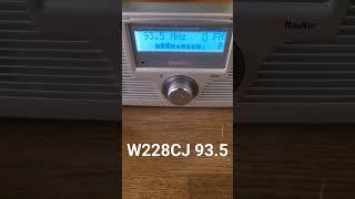 La Playa 105.1 WMGC HD2 on translator W228CJ 93.5 FM Detroit.  Top of the hour ID.