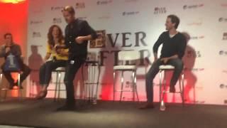 Colin O'Donoghue bailando durante la convencion Ever After (28 junio)