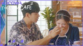 Seung Gi lovingly feeds a sandwich to Se young...in front of his MOM l The Law Cafe Ep 10 [ENG SUB]