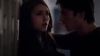 The Vampire Diaries 5x17 || Damon seduce a Elena en el pasillo de la escuela de Jeremy