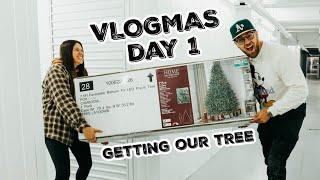 SETTING UP OUR TREE (VLOGMAS DAY 1)