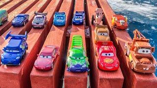 Clean up muddy minicars & disney car convoys! Play in the garden