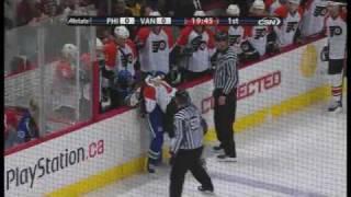 Mike Richards vs Kevin Bieksa Dec 30, 2008