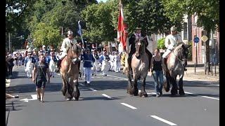 Schützenfest 2024 in Grimlinghausen Aufmarsch zur Parde: Die Vorreiter, Sapeure und die Artillerie.