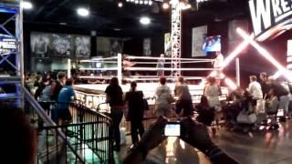 Compétition de danse au WrestleMania AXXESS