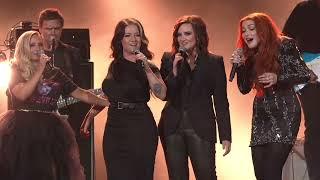 Ashley McBryde, Brandy Clark, Caylee Hammack & Pillbox Patti -When Will I Be Loved (2022 CMA Awards)