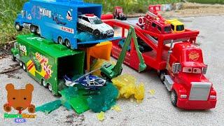 Car Carrier Looks for Cars in Jellies! Police Car, Excavaor & Hellicopter Help the Car Carrier