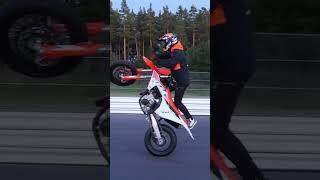 Longest no-hands motorcycle wheelie - 918.24 metres (3012.59 ft) by Elliot Gröndahl 