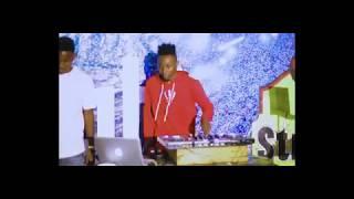 DJ JUKK Akipagawisha Mashabiki Wake Live