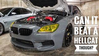 Modified BMW M6 Races a Stock Hellcat After Rallye Car Show