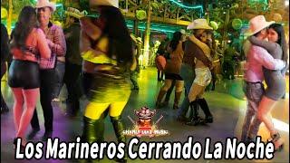 Los Marineros Cerrando La Noche En Pistoleros