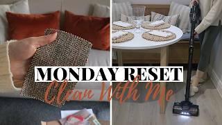 COSY MONDAY MOTIVATION CLEAN WITH ME UK, TESCO CHRISTMAS, NEW FABRIC SWATCHES  & MAKING BONE BROTH 