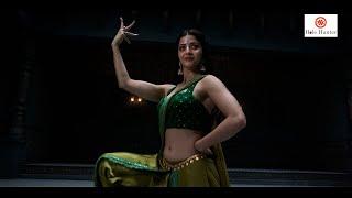 Vedhika's Mesmerizing Dance & Graceful Beauty | Stunning Navel & Elegance Moments!