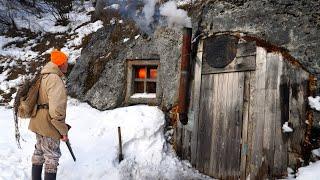 A hut in the rock. A man spends the night in a cave with amenities. ASMR. Solo. Part 2