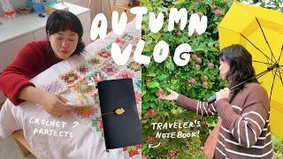 ART VLOG  spooky art, traveler's notebook set up, crochet projects