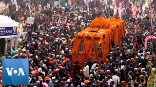 Indian Sikhs Welcomed to Pakistan to Celebrate Guru Nanak’s Birthday