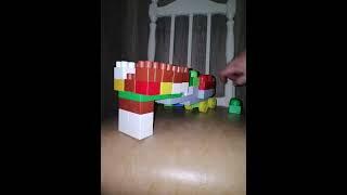 собрал игрушки из конструктора (5)