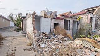 Walking through a decaying village in northern China, it used to be a vibrant and bustling place.