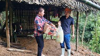 "Mav Gets Mountain Water for Use, Mr. Diễn Came to the House to Give a Pair of Instant Noodle Boots.