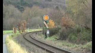 Vorsignal Witterschlick in Aktion. Langsame Fahrt