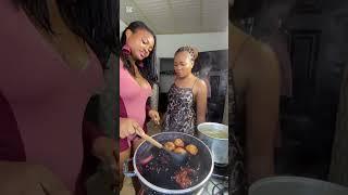 Making Sweet Zobo drink/Hibiscus drink for the family ️